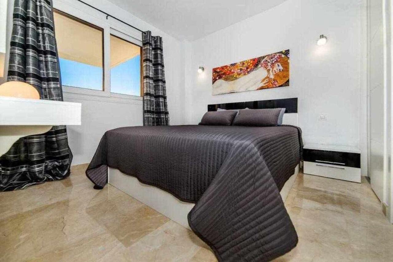 Espanhouse Elvis Apartment Torrevieja Bagian luar foto